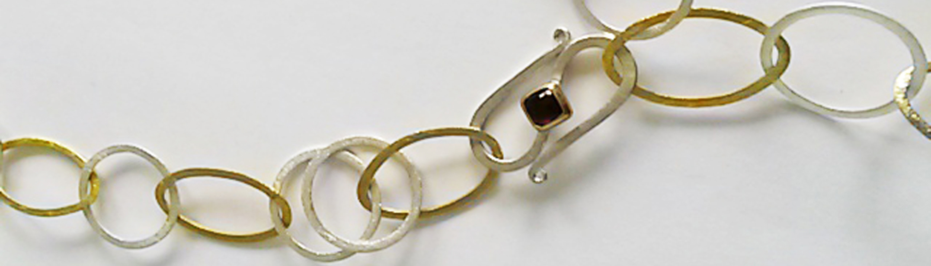 https://www.safiro-unikatschmuck.de/wp-content/uploads/2018/07/HG-Kette-1-1920.jpg