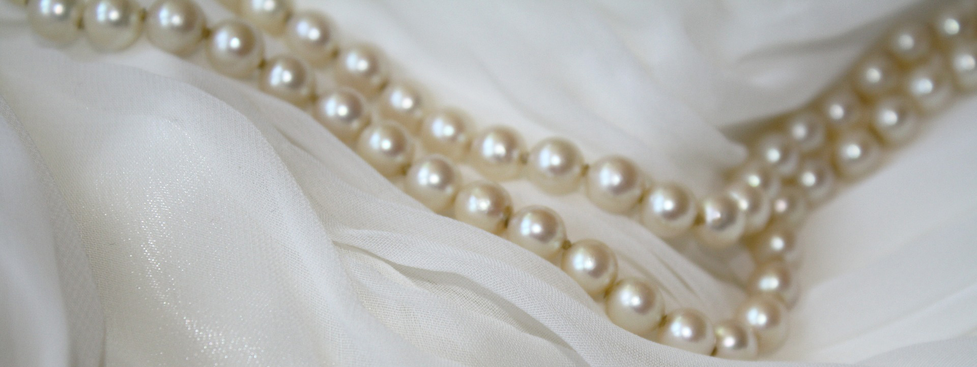 https://www.safiro-unikatschmuck.de/wp-content/uploads/2018/07/pearl-header-neu_1920.jpg